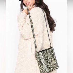 LAUREN Ralph Lauren Dryden Debby Drawstring Leather Bag